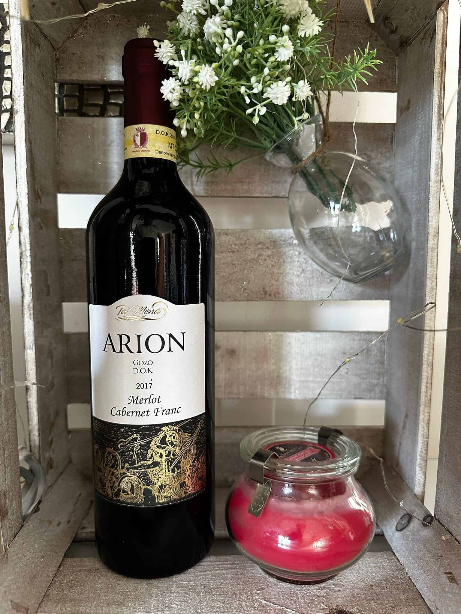 Arion - Merlot - Cabarnet Sauvignon und Kerze